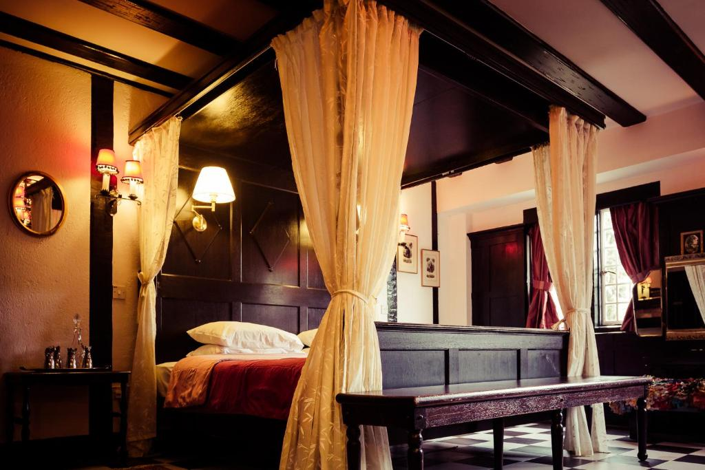 english country inn