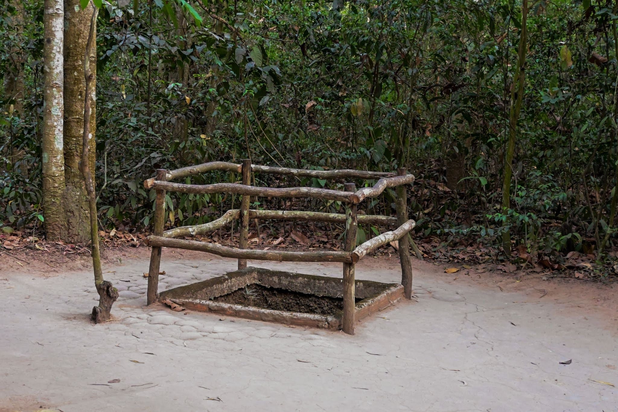 cu chi tunnels tour guide. what to expect and why it worth visiting